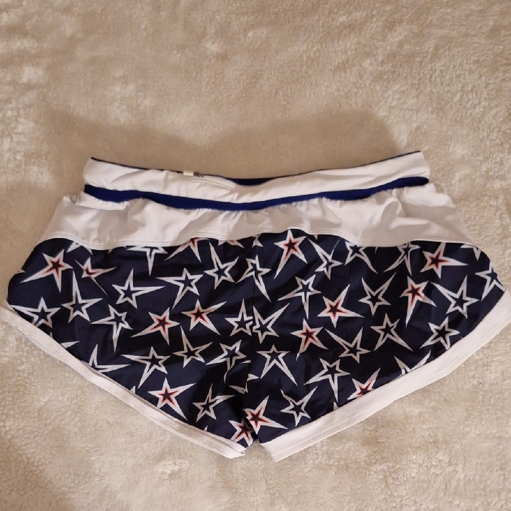 Star Patterned Women's Shorts - Picture 3 of 4